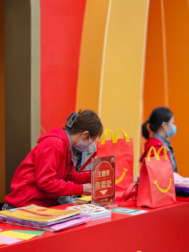 金拱門快閃店，登陸深圳書城中心城啦