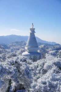 一個女生去看雪下雪後的廬山是人間仙境