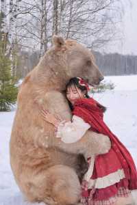 莫斯科人生照片被熊抱，原來是這樣的體驗