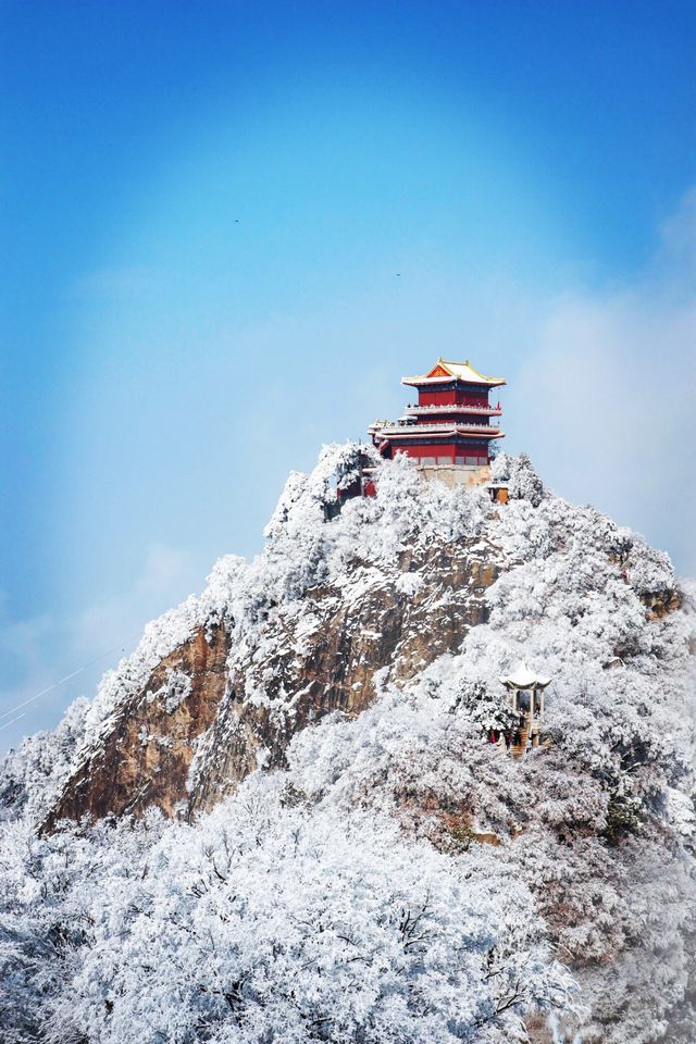 雲霧繚繞人間仙境，雪後的秦嶺終南山南五台雾凇美景