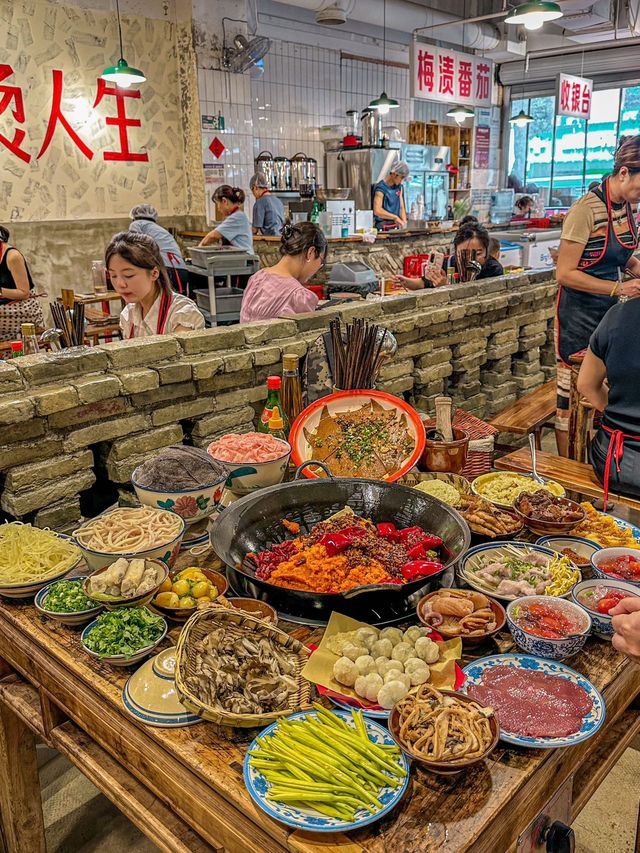 The hotpot restaurant where queues are inevitable at noon🔥 I only swear by this one.