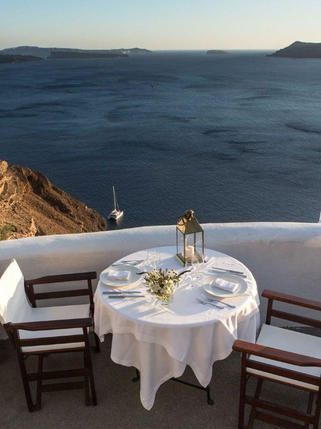 🌅 Santorini Serenity: Perivolas Hotel's Luxe Retreat 🛎️