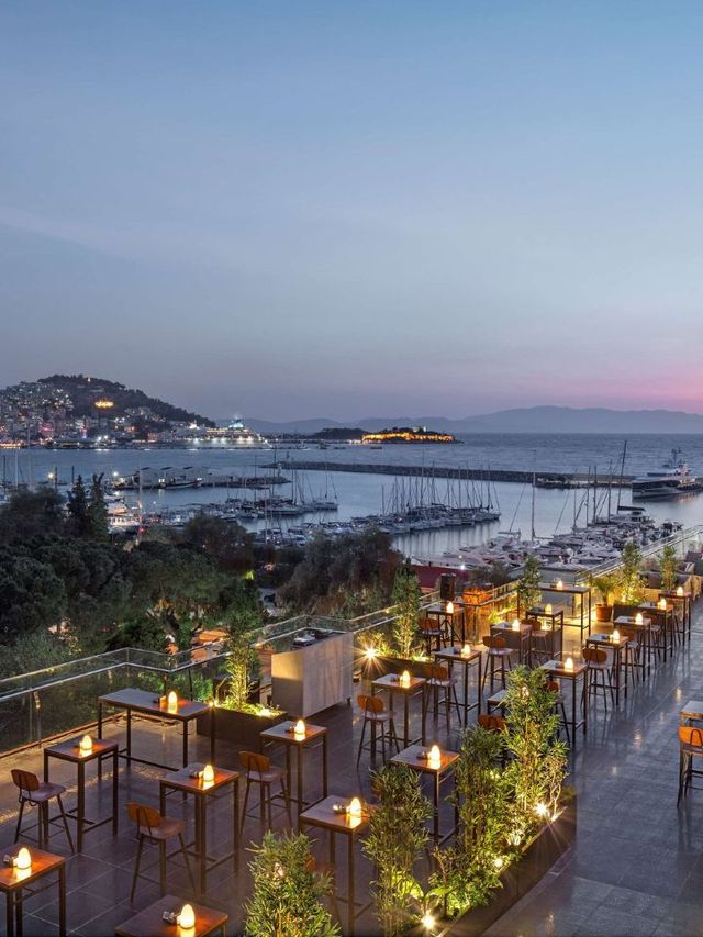 🌟 Seaside Splendor in Kusadasi 🌊🛌✨