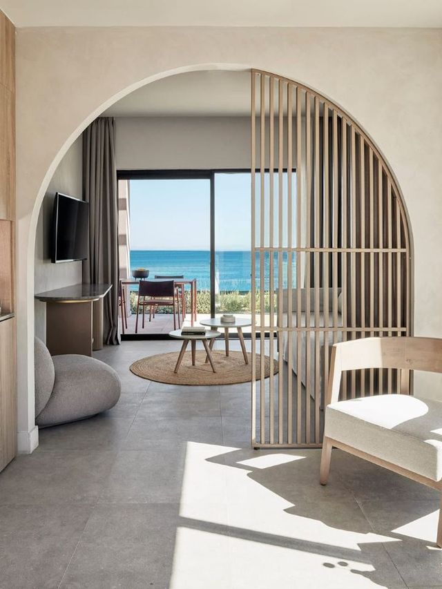 🌴🛏️ Kallithea's Hidden Gem: Elissa Beach Resort 🍹