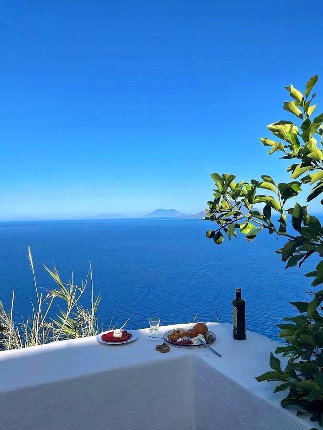 遇見夢幻藍白秘境！Levanzo島，西西里島的隱藏
