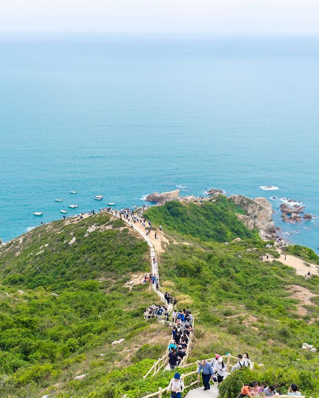 深圳市區1.5小時可達通往大海的海邊棧道。