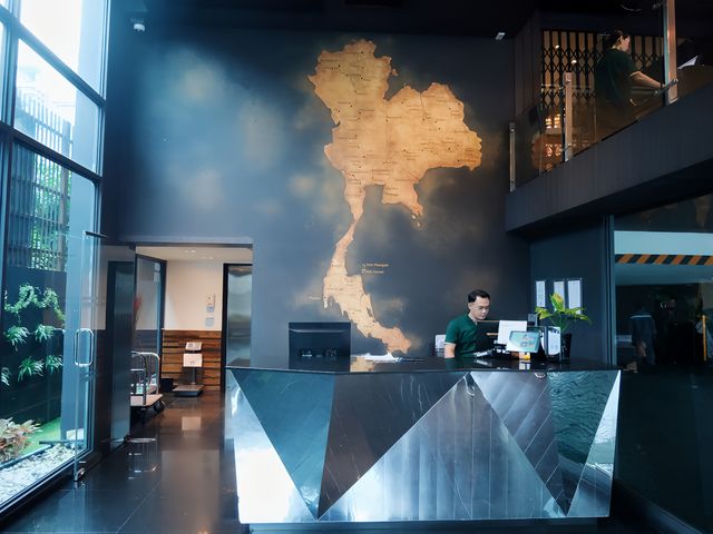 曼谷素坤逸 15 巷寶藏酒店位置佳美食多。