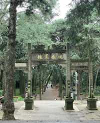 雲南昆明鳴鳳山金殿風景區丨體驗「衝冠一怒為紅顏」的心情。