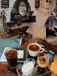 昆明|誤闖魔女的雜貨鋪 中古咖啡屋。