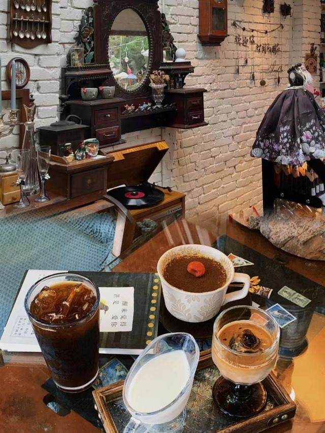 昆明|誤闖魔女的雜貨鋪 中古咖啡屋。