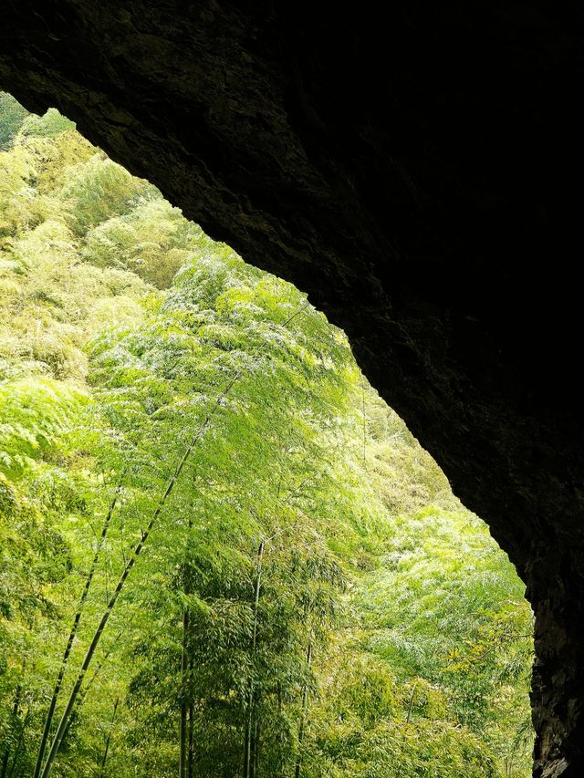 小橋流水人家，古道西風瘦馬，夕陽西下。