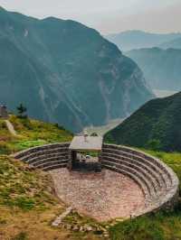 重慶周邊2小時野奢寶地，避世之旅 萬萬沒想到在距離重慶主城僅有兩個小時的巫山神女天路旁，居然隱藏著這。