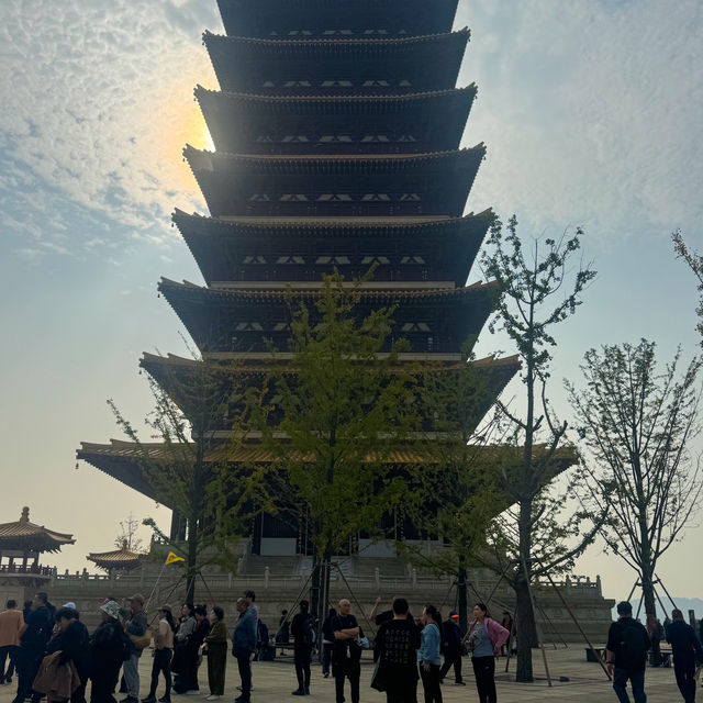 Exploring Niushoushan: Nature, History, and the Stunning Usnisa Palace!