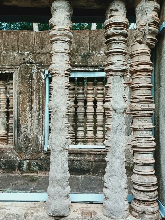 Glorious Angkor Thom Magnificent Ruins: Impression and Posession