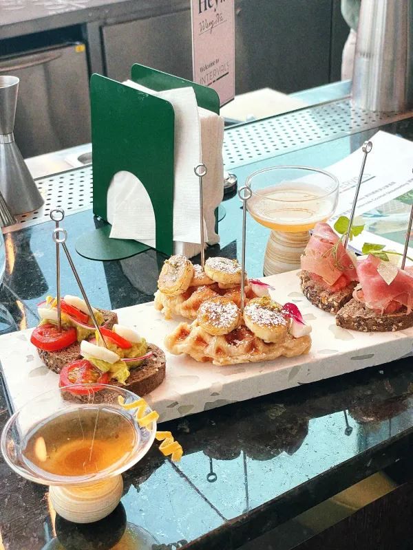 香港空港ラウンジで次のレベルの旅行体験を🍸
