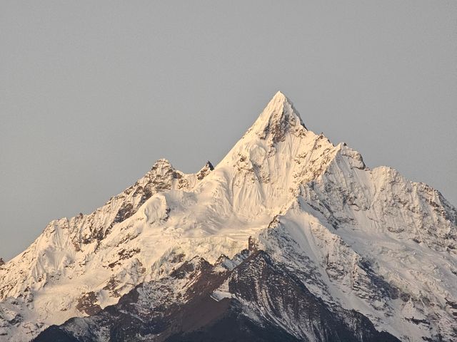 冬天一定要來香格里拉看一次日照金山！