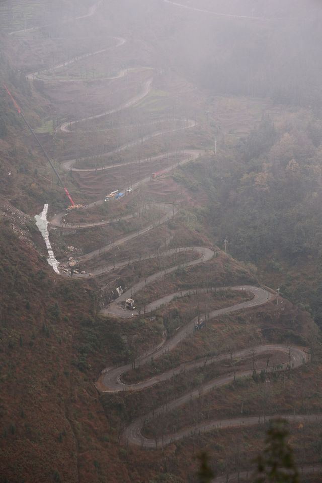 黔西南州二十四道拐，穿越歷史的風景之旅