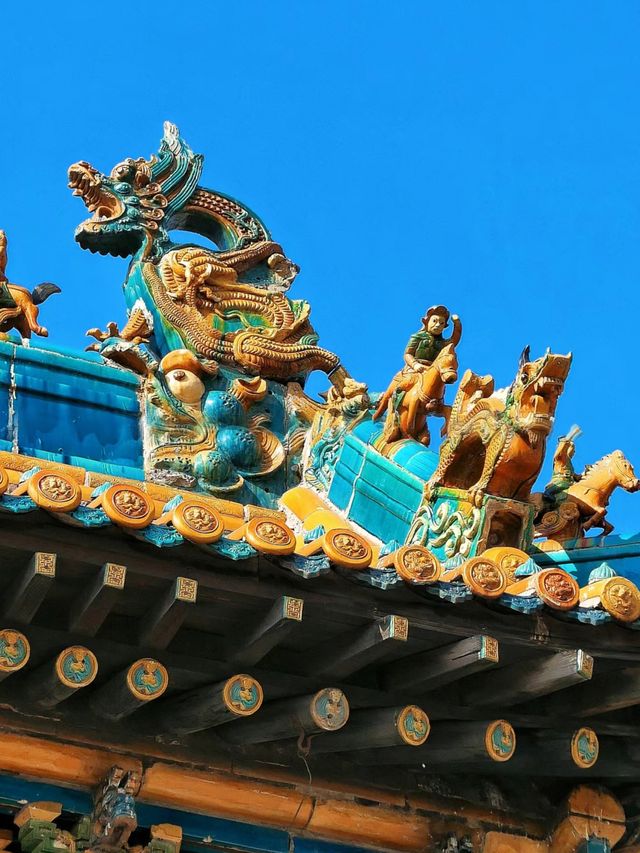 被孔雀藍徹底征服介休太和岩琉璃牌樓，