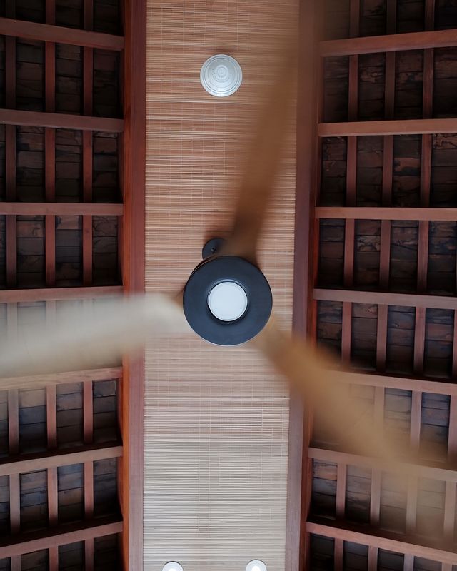 峇里島六善酒店：懸崖海灘上的浪漫與寧靜 