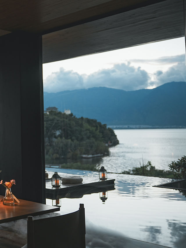 大理｜半山悠然看雲，頂層咖啡館聽海