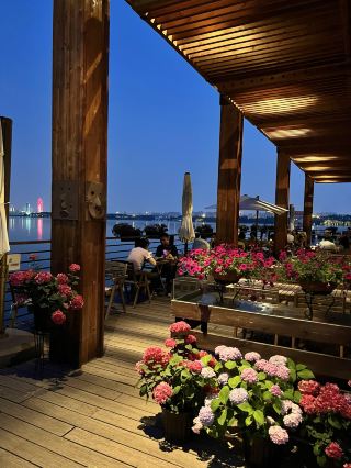 Zhengzhou locals have their own slice of the sea, and it's absolutely stunning!!