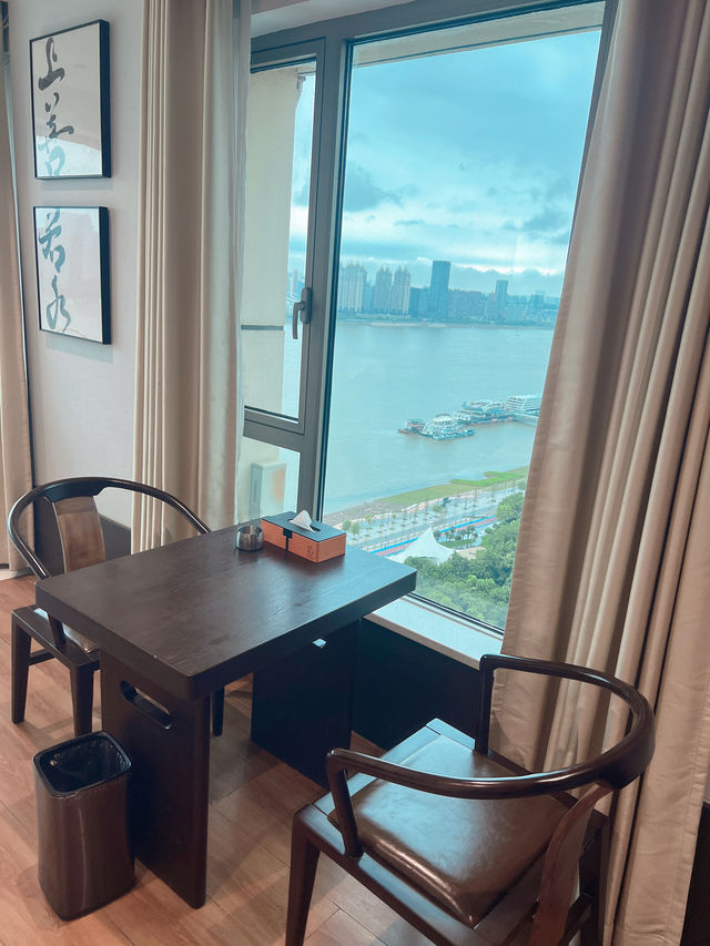 住進江景房，被這座城狠狠拿捏了