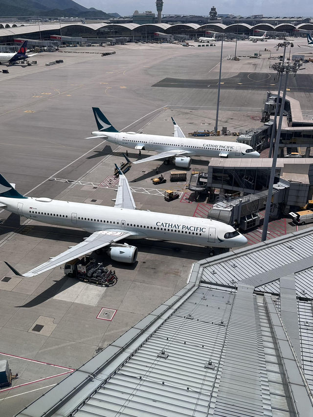 🇭🇰香港機場｜國泰商務艙+空中廊橋 驚喜滿滿