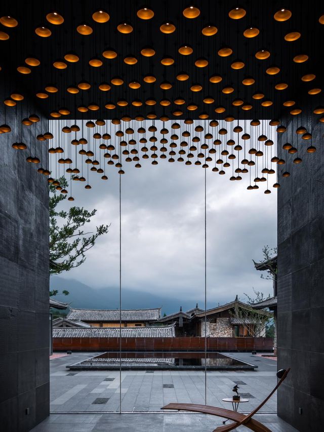 麗江穿越記住進藝術博物館