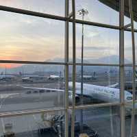 機場｜香港機場休息室Sapphire Lounge 過去半年大概去了HK機場七八次，各種休息室也算體驗過一輪～ 最近會陸續分享，先來說說我最愛的這家！