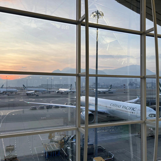機場｜香港機場休息室Sapphire Lounge 過去半年大概去了HK機場七八次，各種休息室也算體驗過一輪～ 最近會陸續分享，先來說說我最愛的這家！