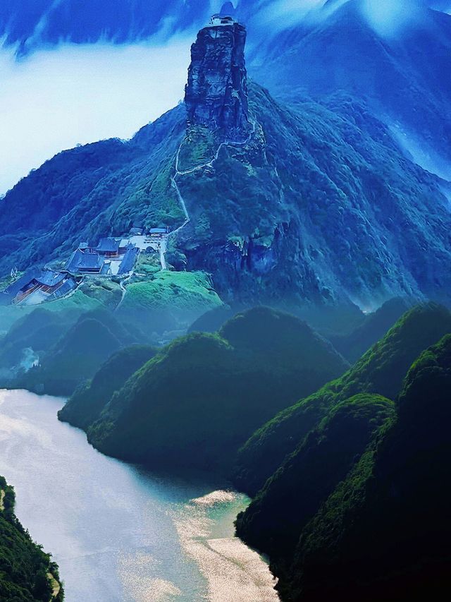 梵淨山日出絕景！雲瀑漫過腳底，恍如天宮！