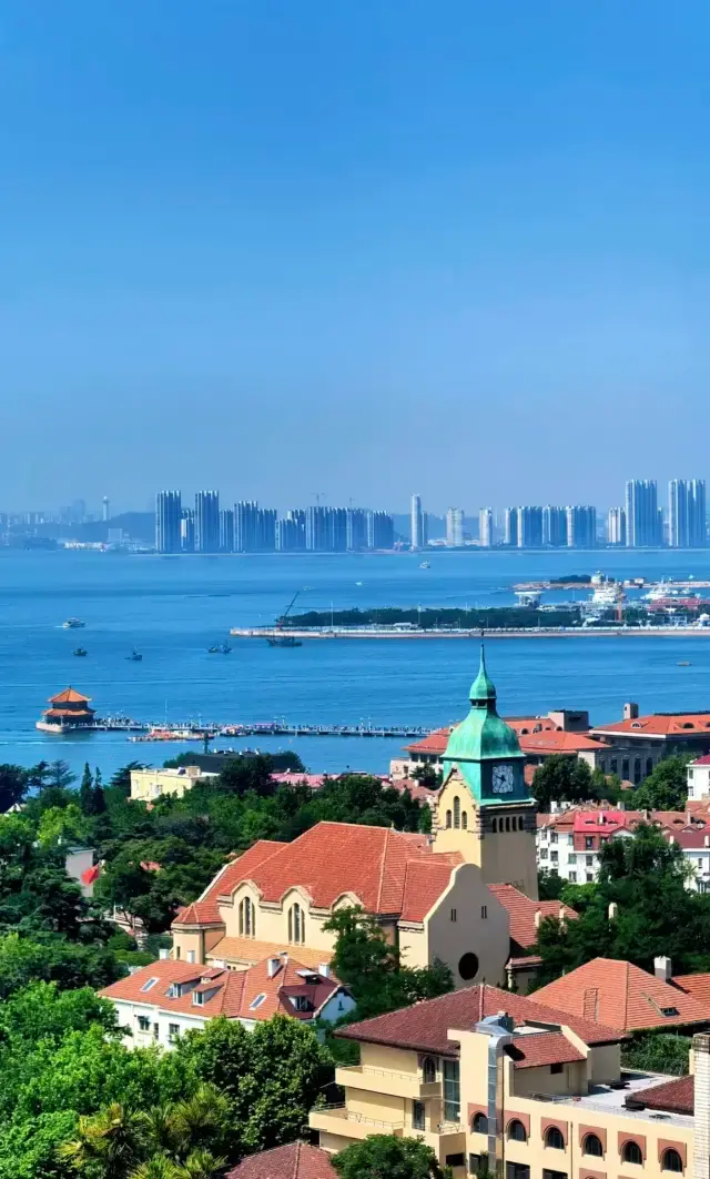 Encounter Qingdao, the Dreamy Travel Photoshoot at Hanting Zhanqiao West Square