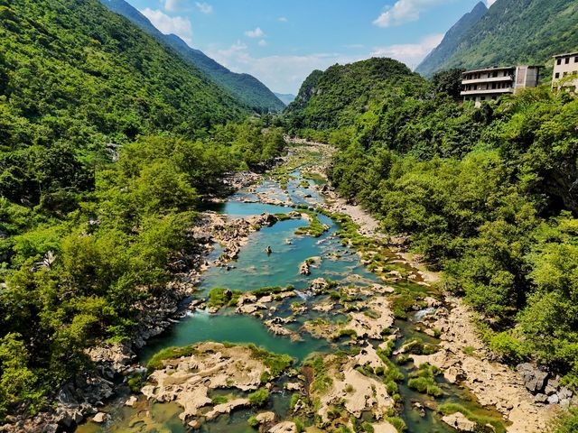 關嶺冰臼遠足全攻略·探索地球三百萬年前的冰川印記 這裡是中國罕見的冰川遺跡，三百萬年前冰川融水如「