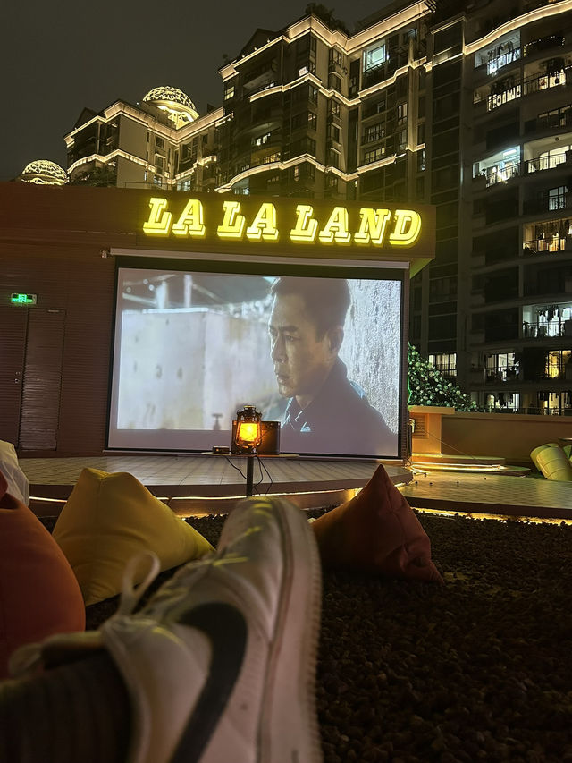 🌅 蛇口 LalaLand｜浪漫海邊來一場露天老電影約會