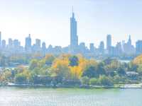 南京玄武湖公園拍照打卡，秋天來這裡感受湖邊的溫柔。