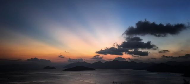 逅海民宿 | 當丁達爾光穿透雲層，我把霞光寫成的詩讀給你聽