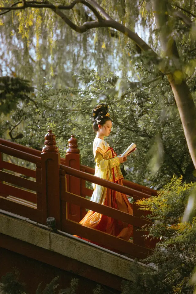 夢のように唐の時代に戻り、華清宮で一日楊貴妃になりました。