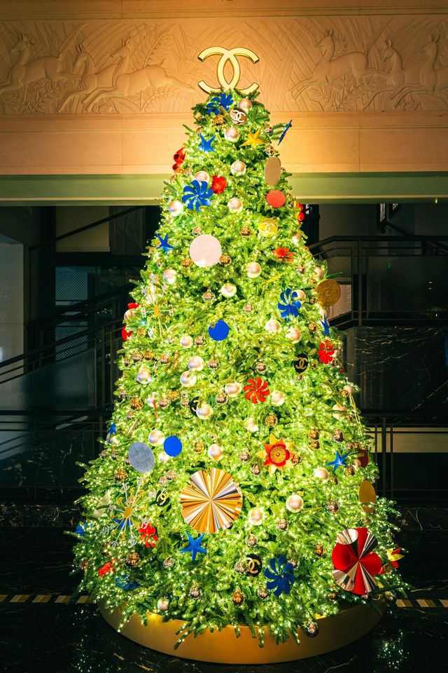魔都外灘半島酒店超大聖誕樹已就位 魔都外灘半島酒店超大聖誕樹已就位