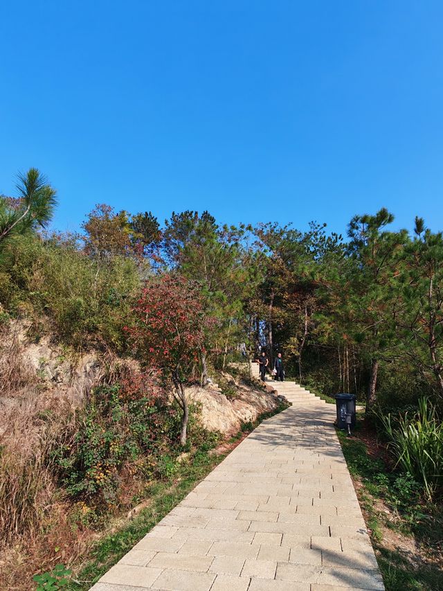 丹崖湖光尋幽記