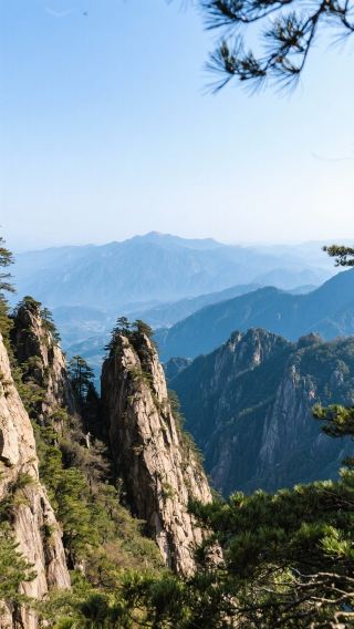 Yudingshan offers beautiful scenery and delicious food.