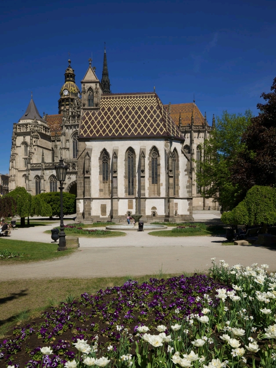 Nhà thờ Thánh Elizabeth ở Košice, Slovakia | Một nhà thờ Gothic tuyệt đẹp với những ngọn lửa, nhưng có một khoản phí chụp ảnh bí mật chưa được tiết lộ.