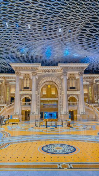 Come to Foshan Louvre to experience its unique architectural style