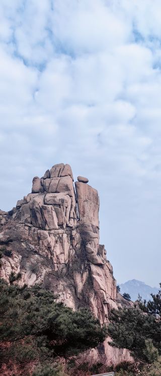 Dazhushan Scenic Area is located in Huangdao District, Qingdao City. It boasts numerous uniquely shaped rocks and towering peaks, possessing abundant natural resources and rich cultural heritage. The scenic area features a continuous range of mountains...