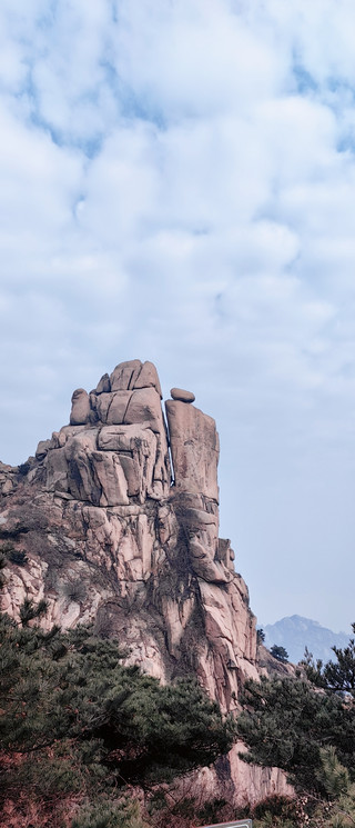 Dazhushan Scenic Area is located in Huangdao District, Qingdao City. It boasts numerous uniquely shaped rocks and towering peaks, possessing abundant natural resources and rich cultural heritage. The scenic area features a continuous range of mountains...