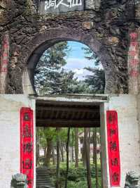 去濟州島住進懸崖邊的石頭房子，聽著浪聲入眠一整夜