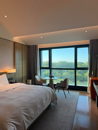 Stay at the Yangzhou State Guest House, a garden estate by Slender West Lake, and drift into a dream of Yangzhou's poetic charm