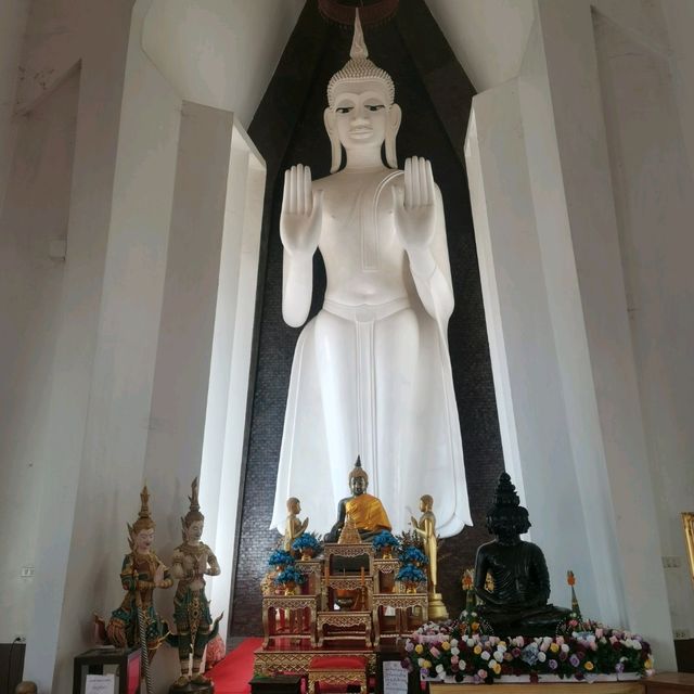 ไหว้อัฐิย่าโมที่วัดศาลาลอย โคราช