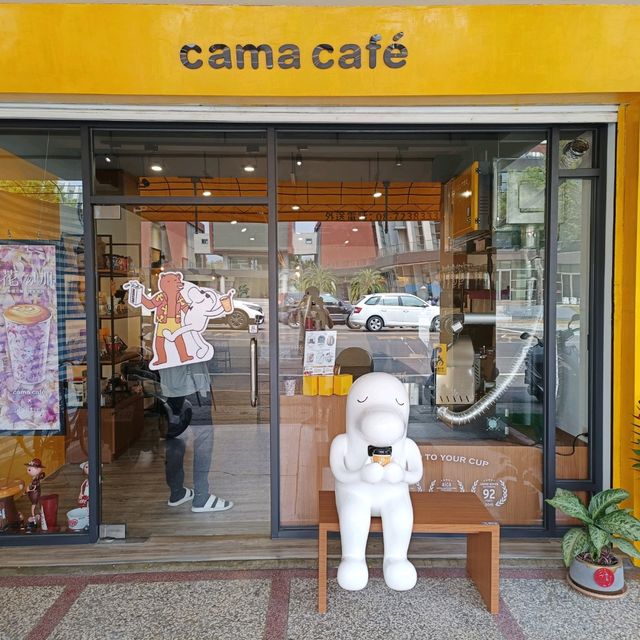 屏東演藝廳對面 cama cafe連鎖店 好喝的拿鐵划算好選擇