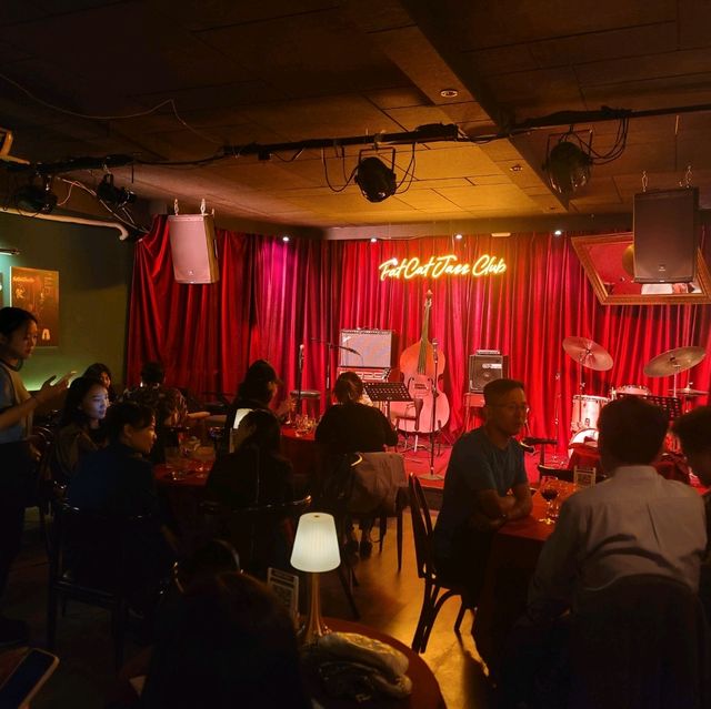 몽골 울란바토르의 아름다운 재즈바 Fat Cat Jazz Club