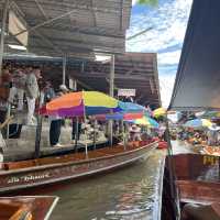 Damneon floating market!